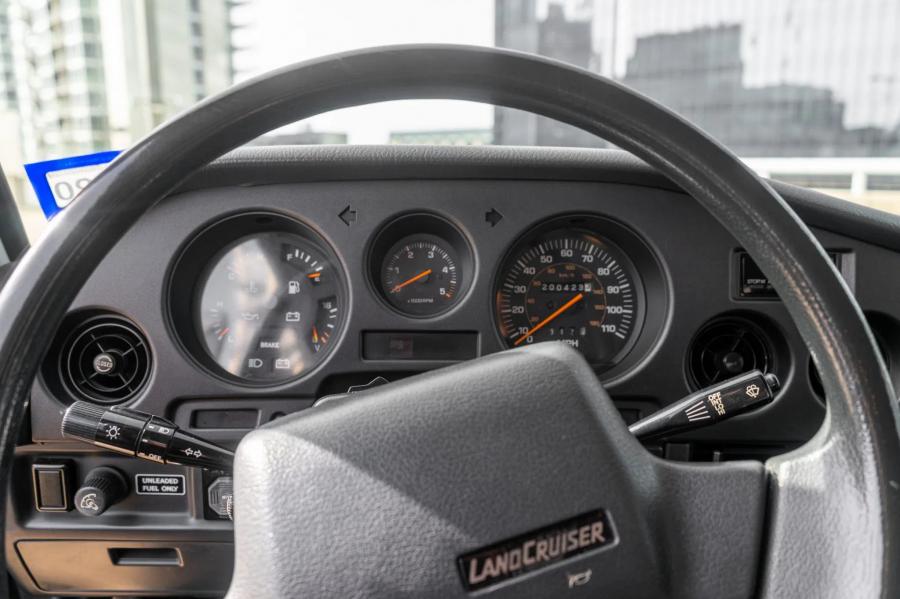 Панель приборов Toyota Land Cruiser (FJ62) 1988 года  (фото 94 из 164)